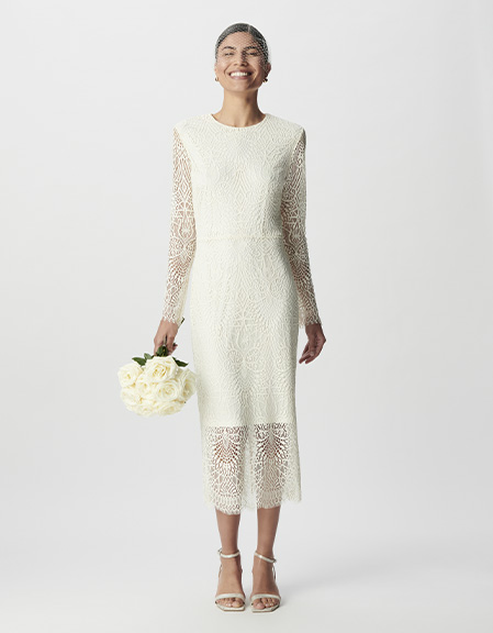 Langes weißes Spitzenkleid