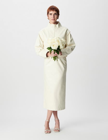 Kurze weiße Jacke mit abnehmbaren Ärmeln