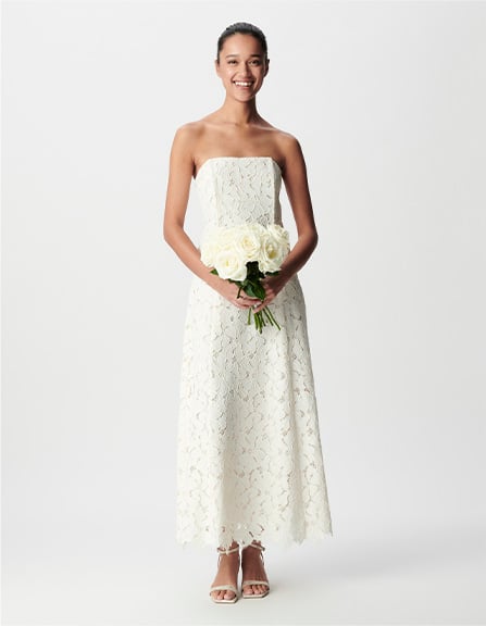 Weißes Spitzenkleid ohne Träger