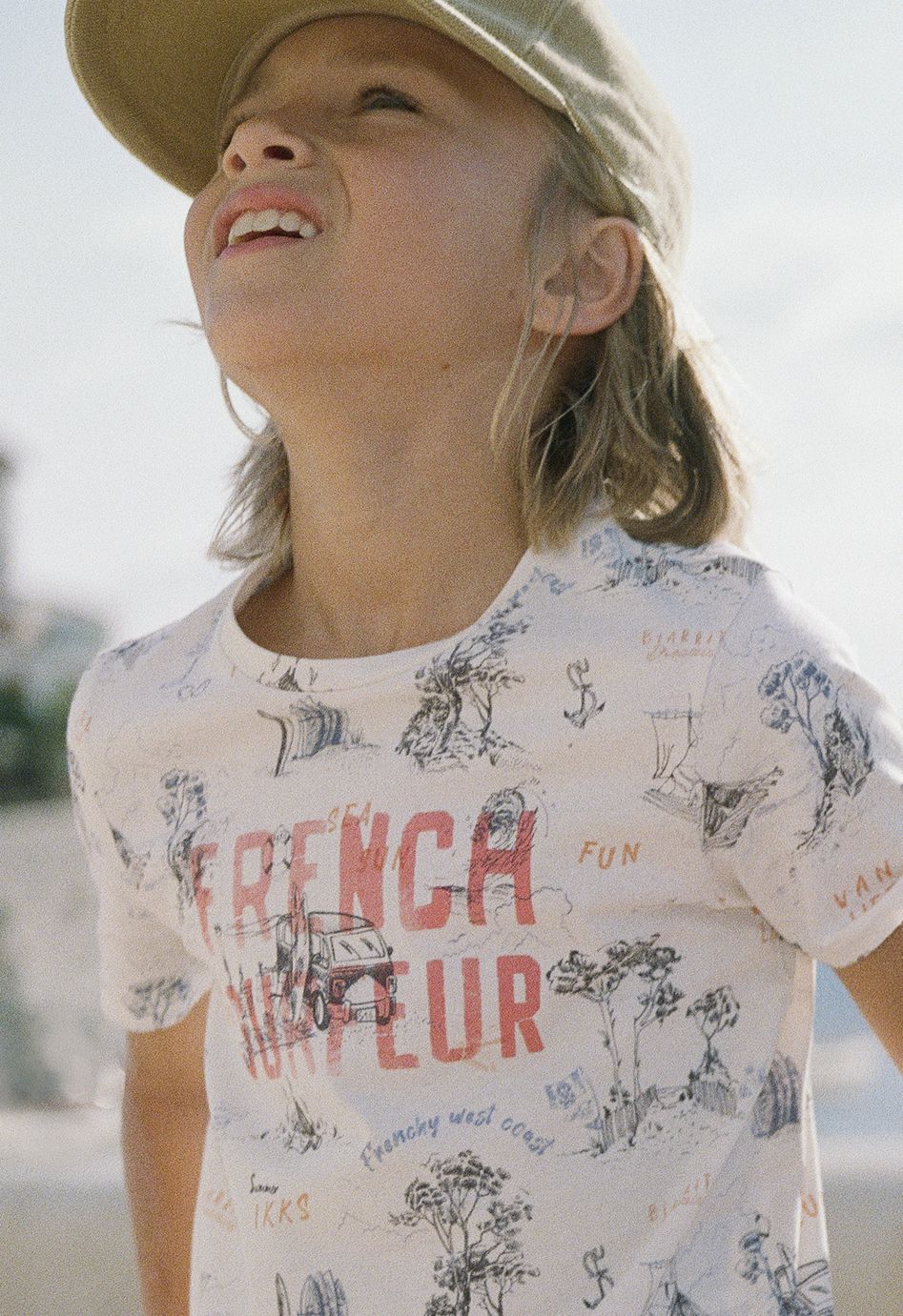 Kurzarm-T-Shirt mit Toile-de-Jouy-Print und Schriftzug Kid Boy