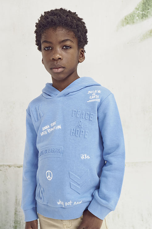 Hellblaues Kapuzensweatshirt mit langen Ärmeln und Print