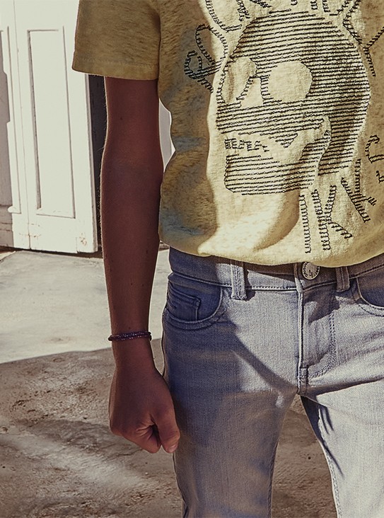 T-shirt korte mouwen zandkleur met doodshoofd en tekst ikks kid boy