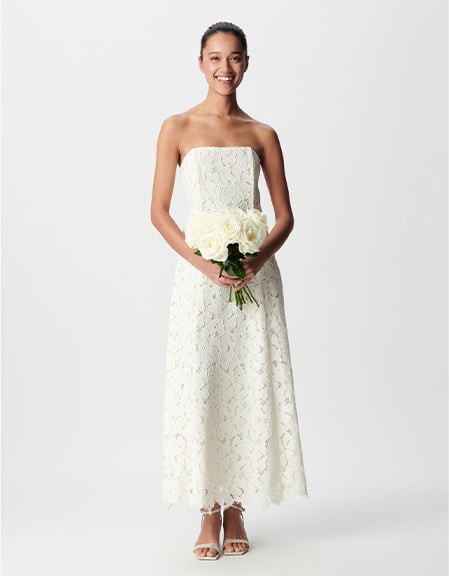 Weißes Spitzenkleid ohne Träger