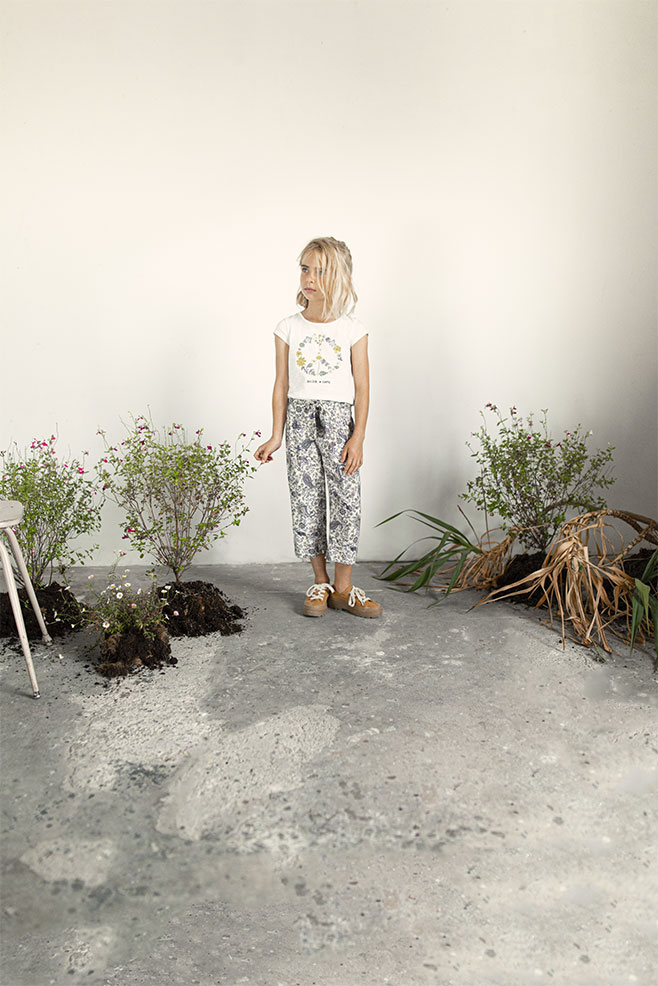 Wit T-shirt met korte mouwen en peace and love symbool