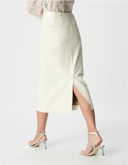 Langer weißer Bleistiftrock mit Rock-Flair