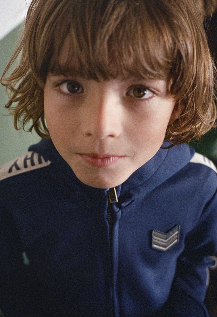 Marineblaue Kapuzenjacke mit Print an den Ärmeln Kid Boy 