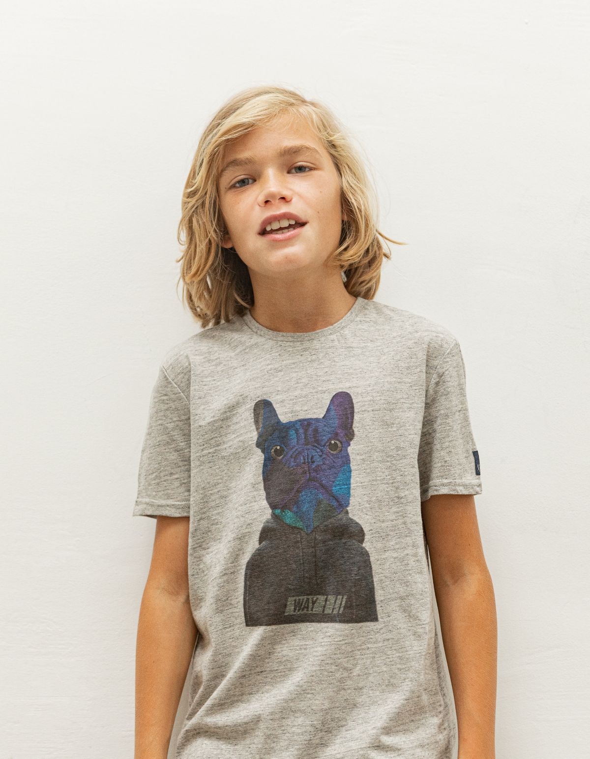 Graues Jungen-T-Shirt mit Bulldogge mit Sweatshirt