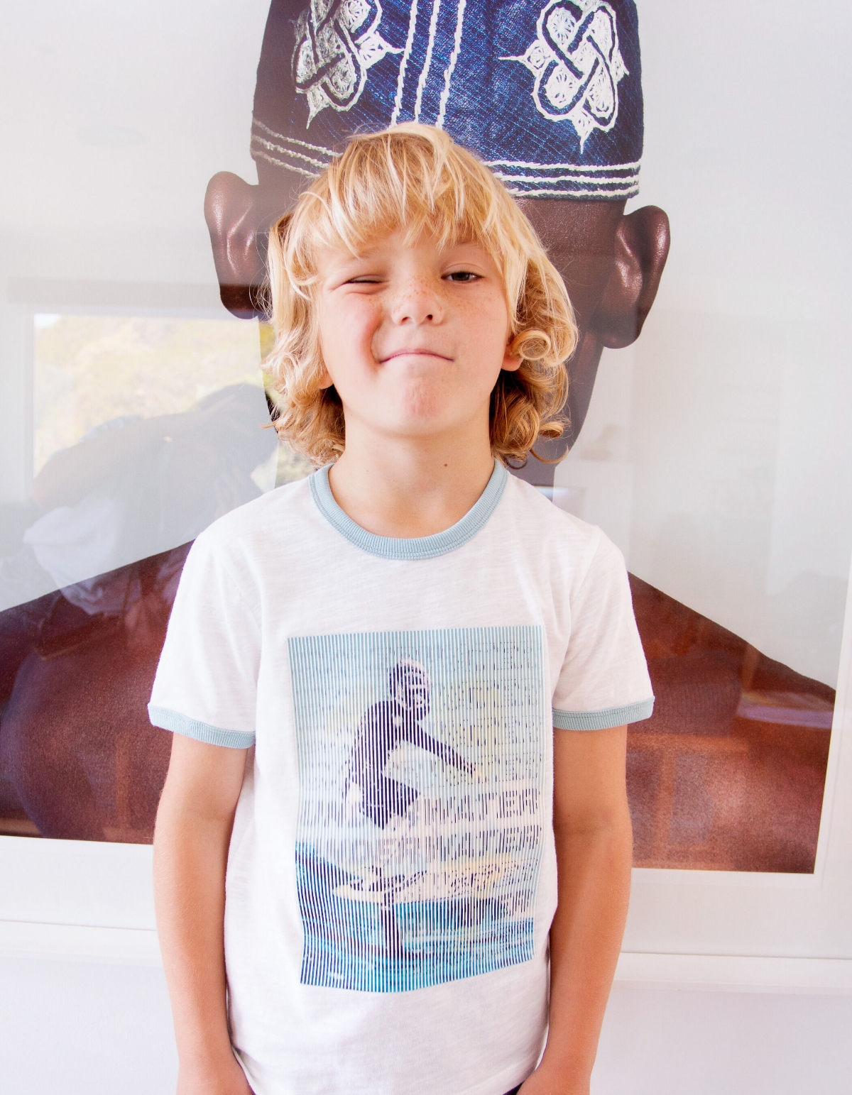 Boys’ white T-shirt with surfer under rubber stripes