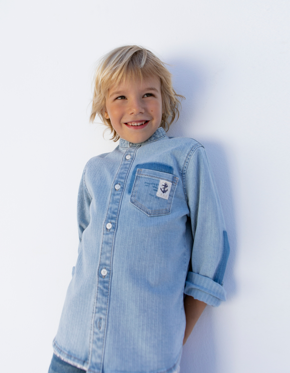Camisa vaquera azul capucha extraíble niño