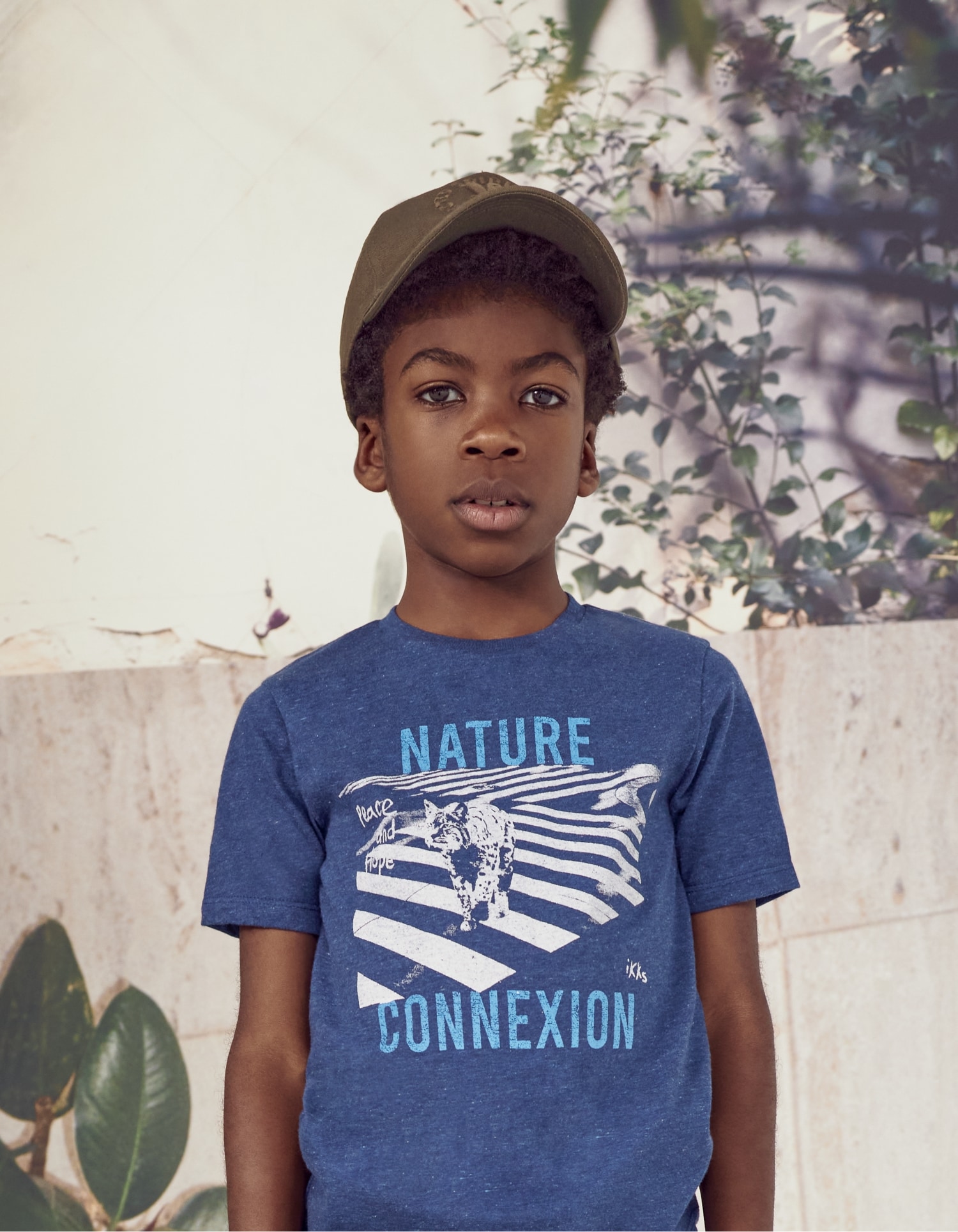 Jungen-T-Shirt mit Luchs-in-der-Stadt-Motiv in Indigo 