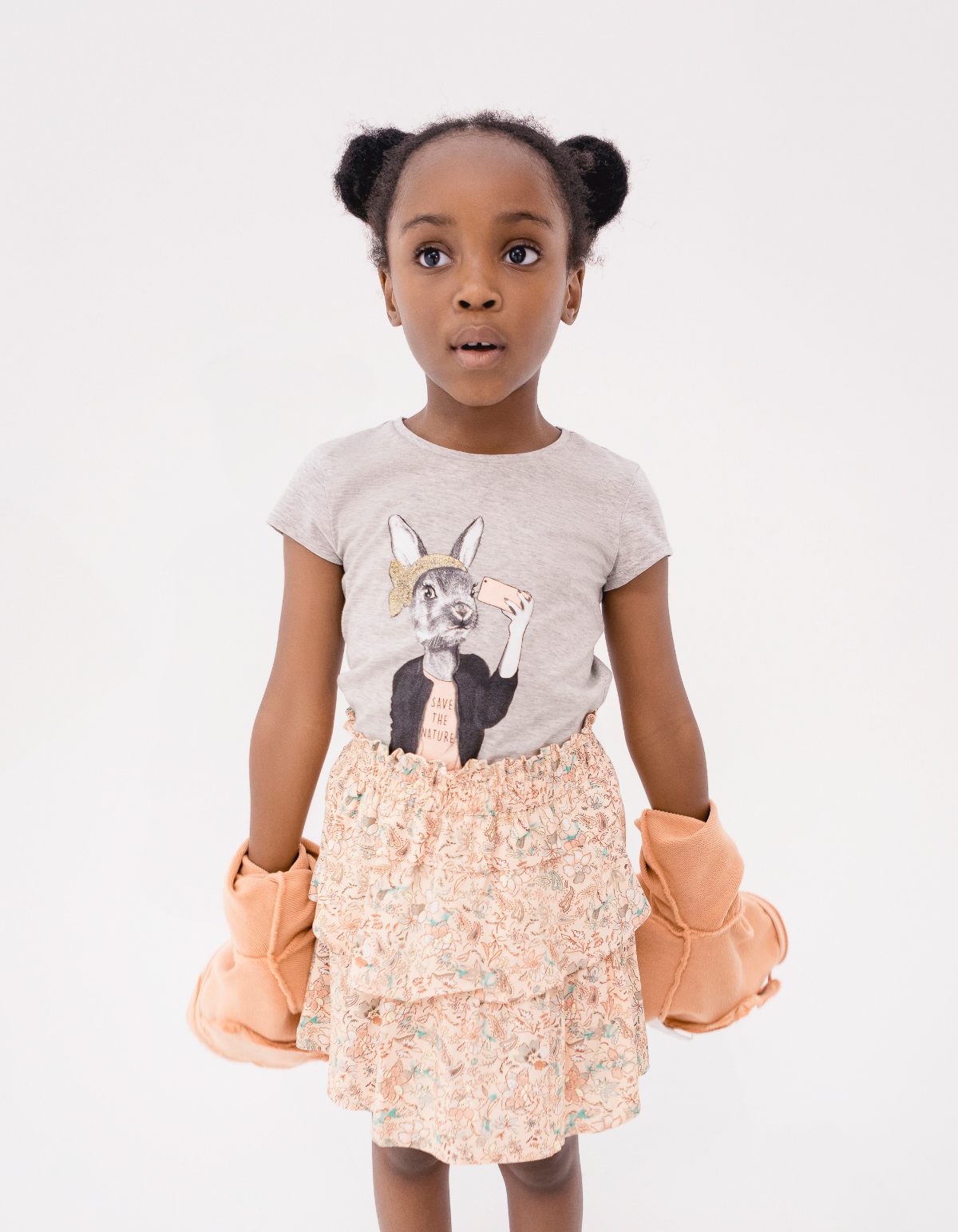 Camiseta gris conejo con teléfono niña