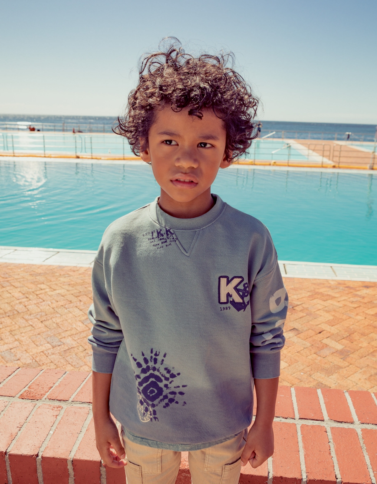 Boys’ green deep dye sweatshirt with print and badge
