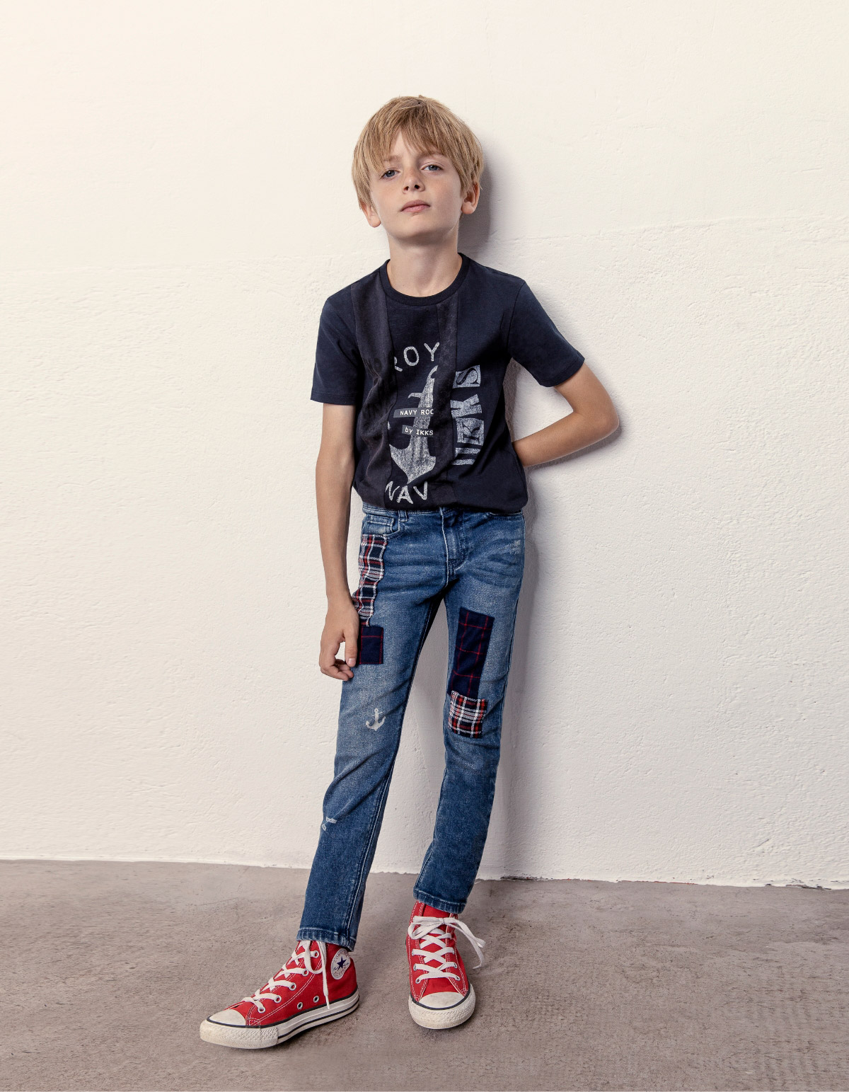 Boys' light blue slim jeans with check badges