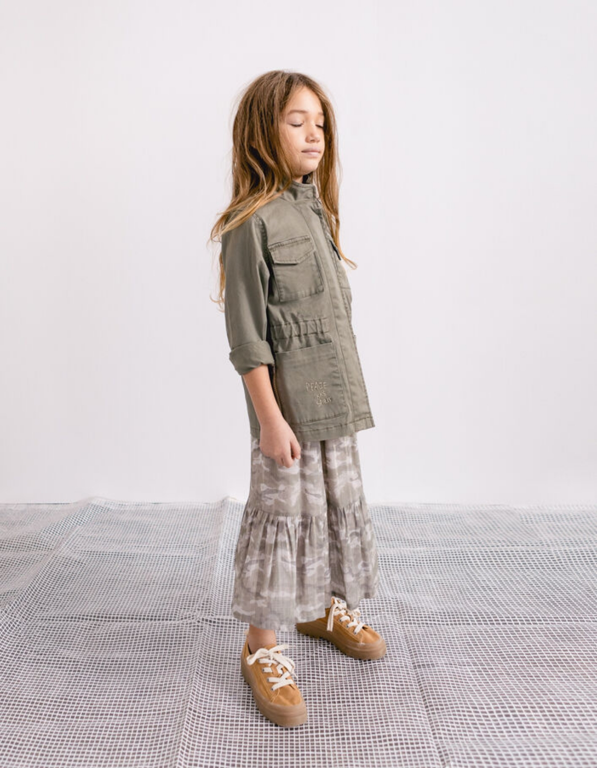 Jupe kaki imprimé camouflage et rayures dorées fille