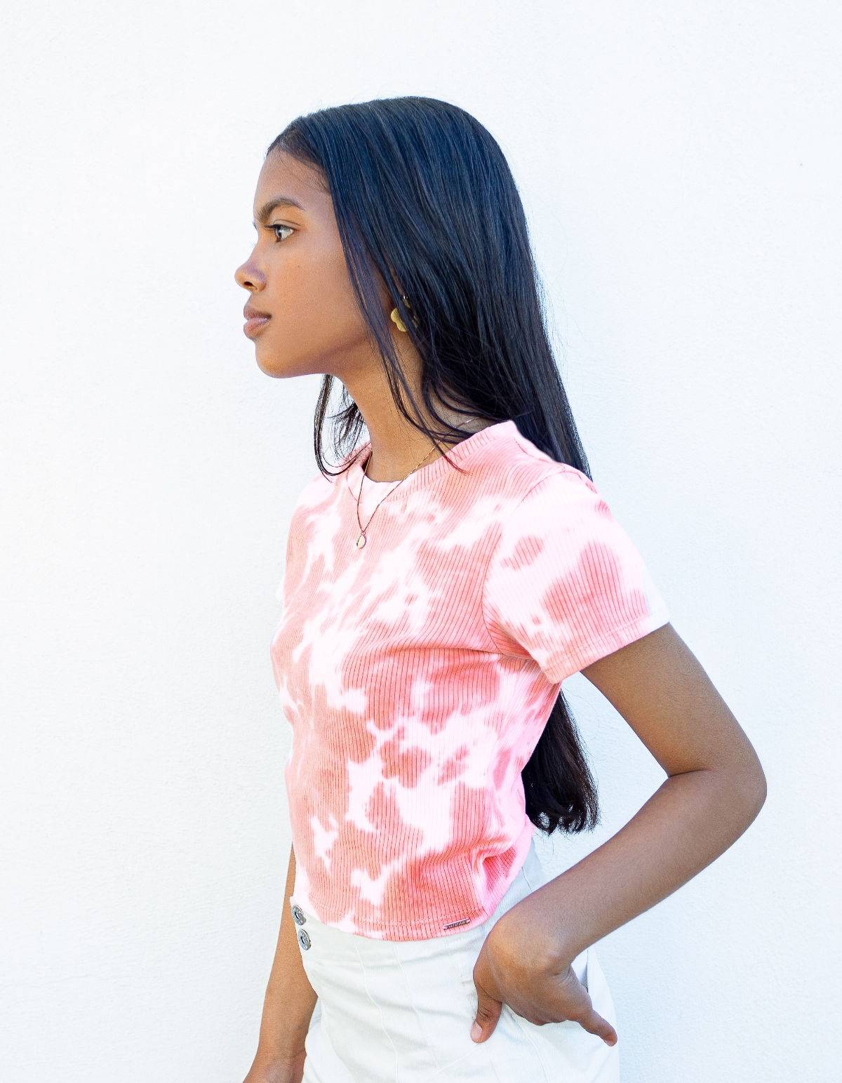 T-shirt cropped rose côtelé à motif tie and dye fille