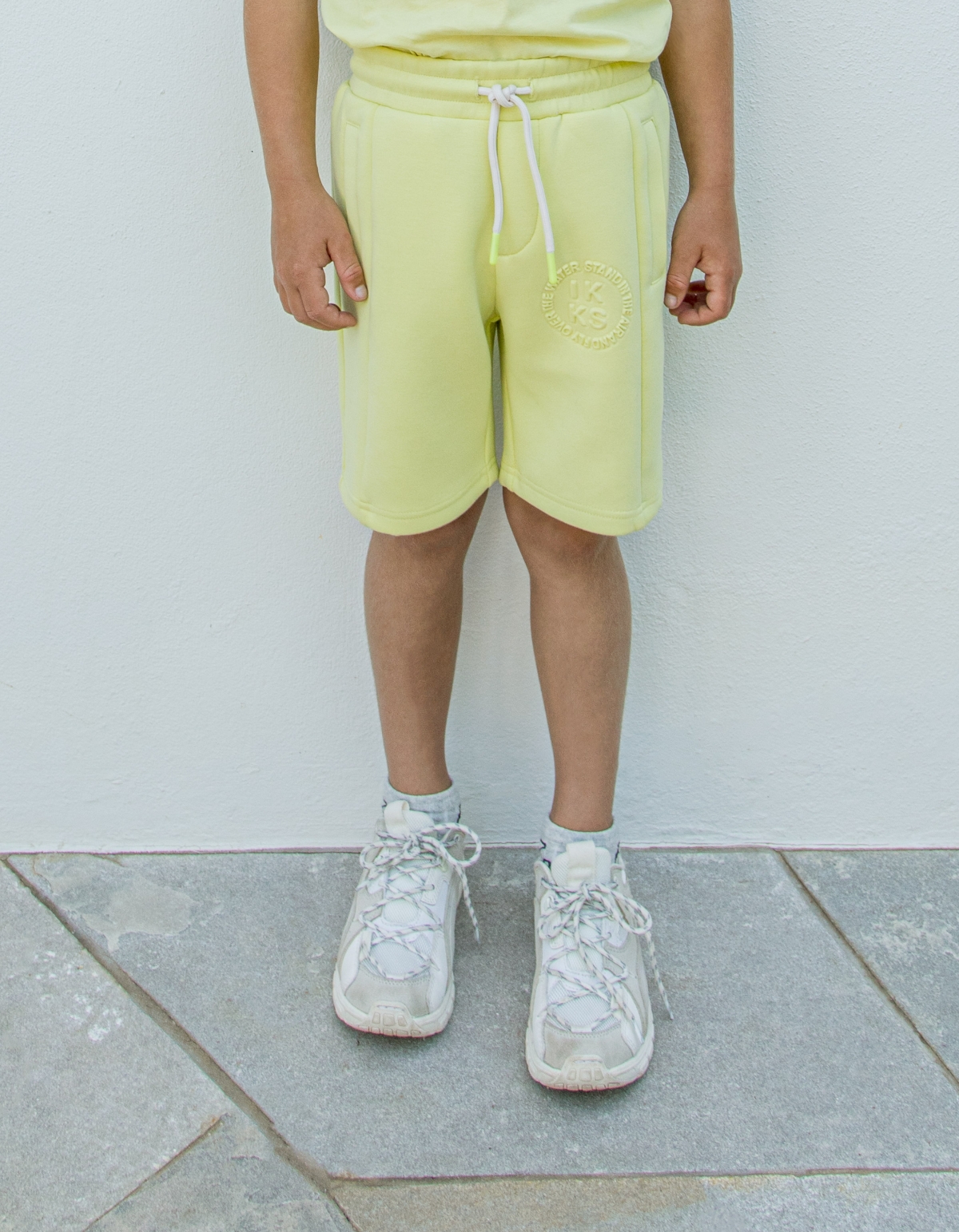 Bermudas anís reciclado motivo en relieve niño