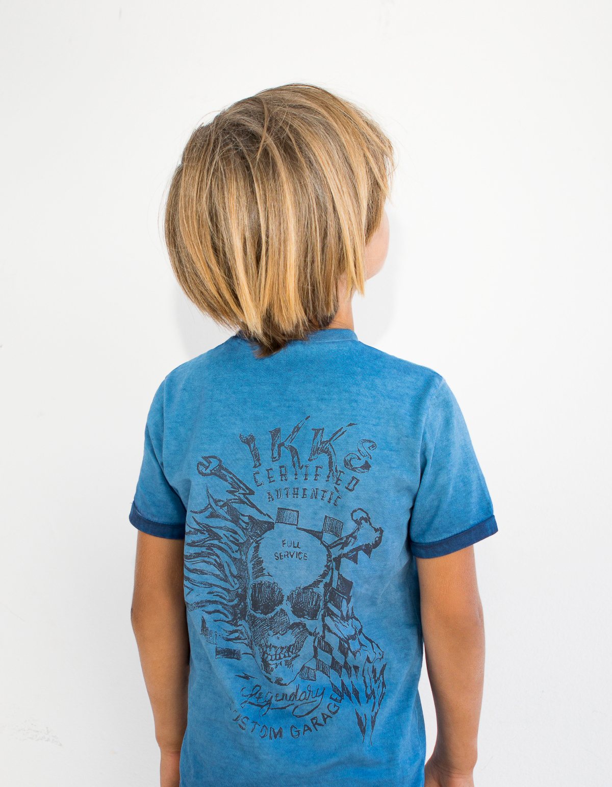 T-shirt bleu tête de mort sur drapeau au dos garçon