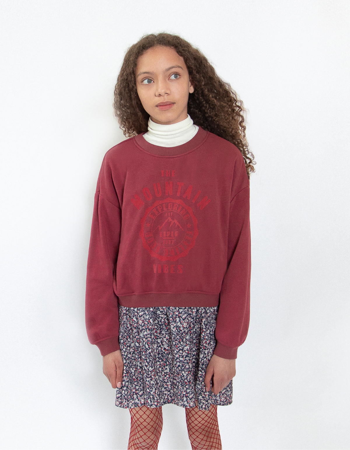 Kirschrotes Mädchensweatshirt mit geflocktem Bergmotiv