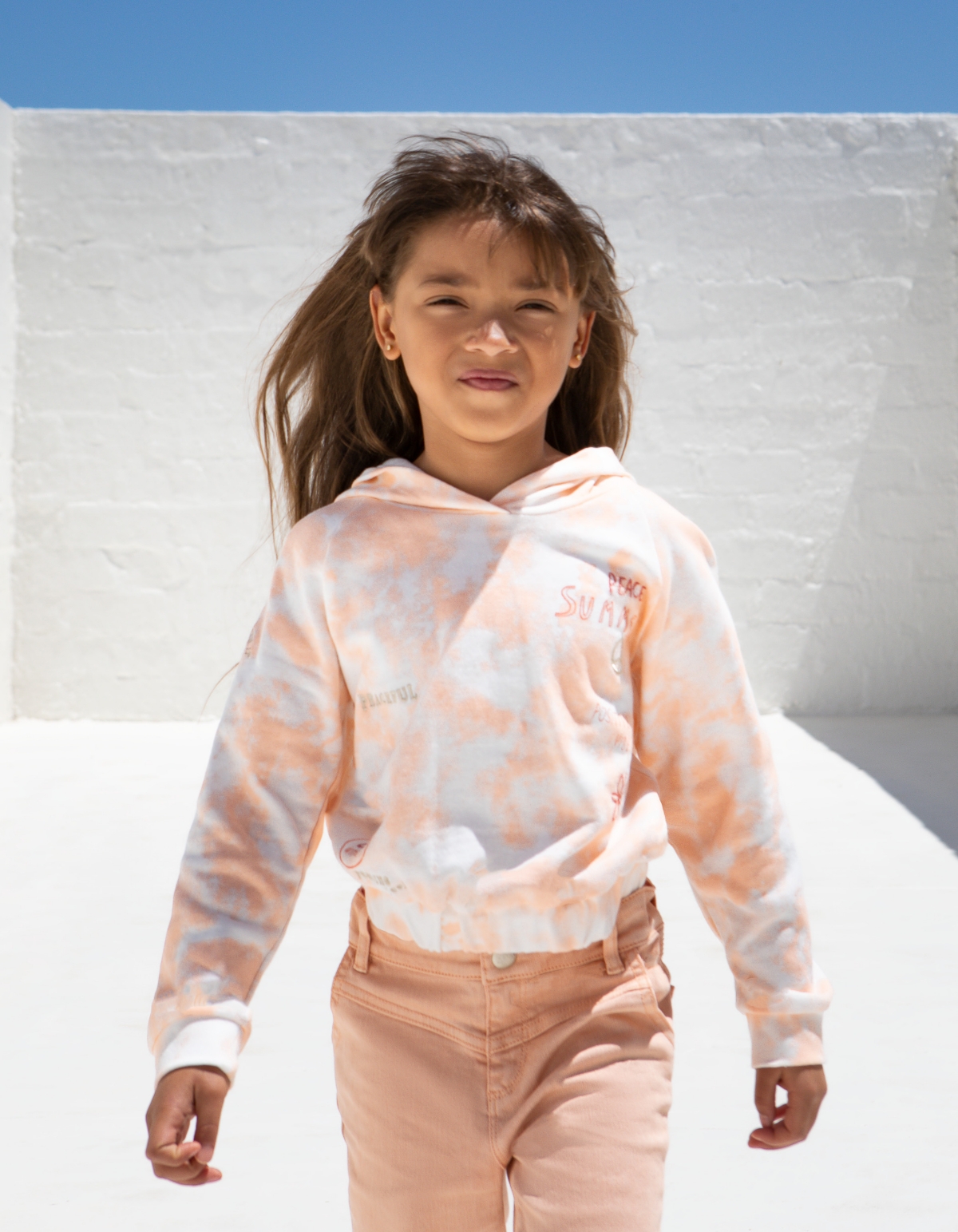 Sweat orangé imprimé tie and dye brodé fille