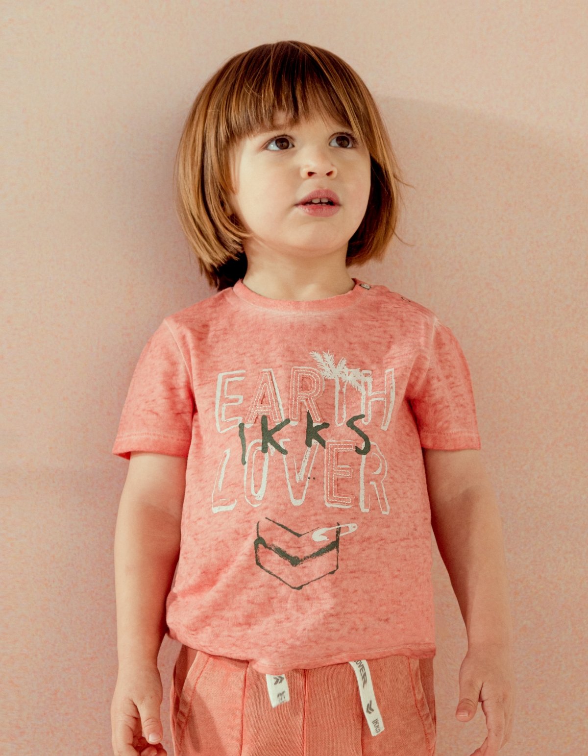 Orangefarbenes T-Shirt mit Stickerei für Babyjungen