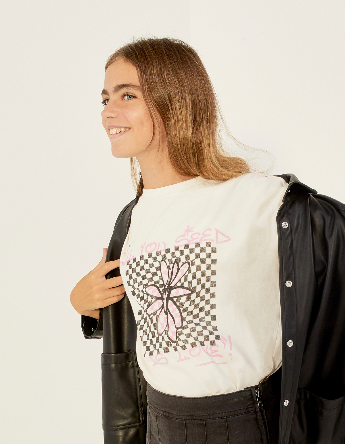 Camiseta crudo algodón ecológico flor y damero niña