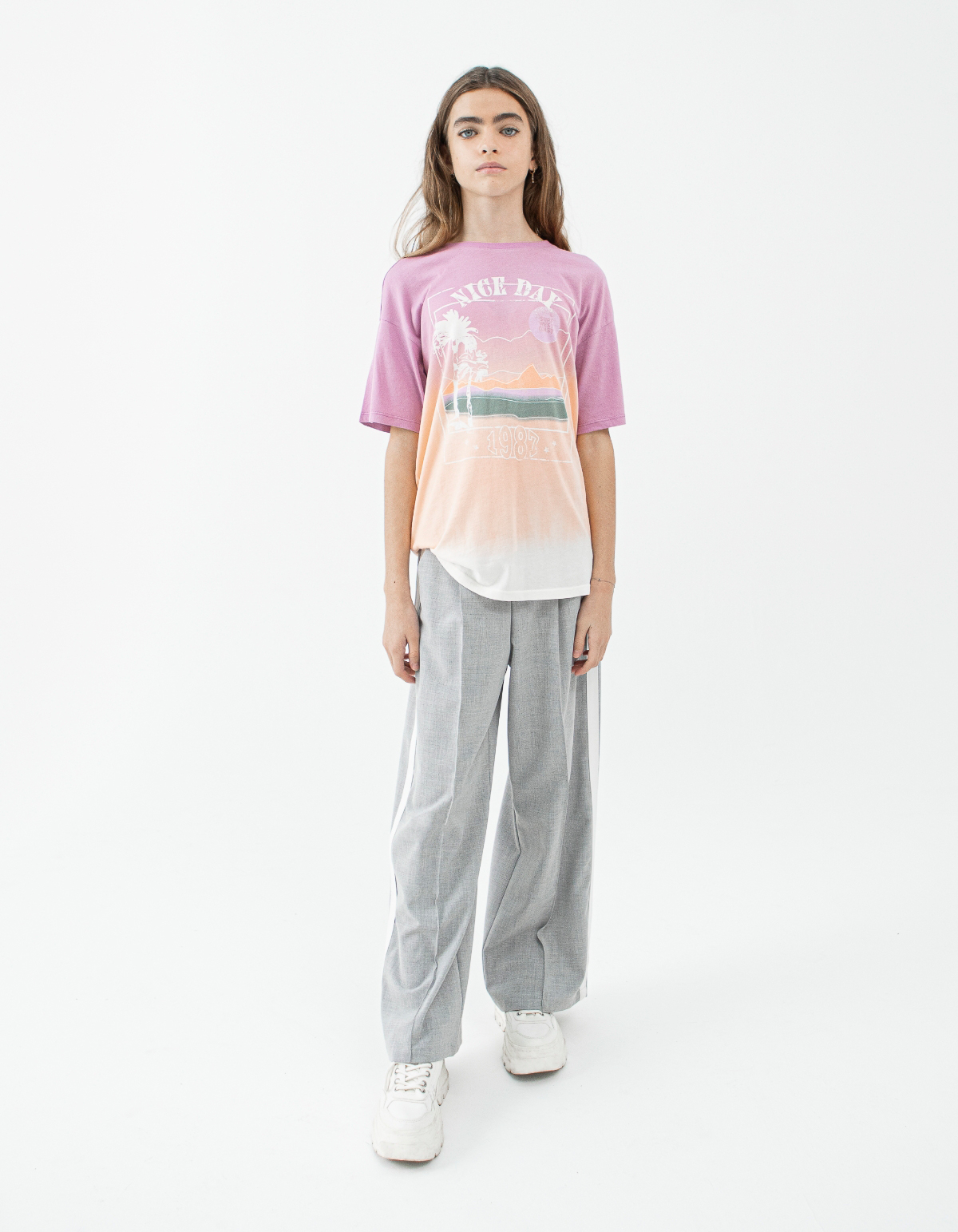 Pantalon large gris bandes blanches côtés fille