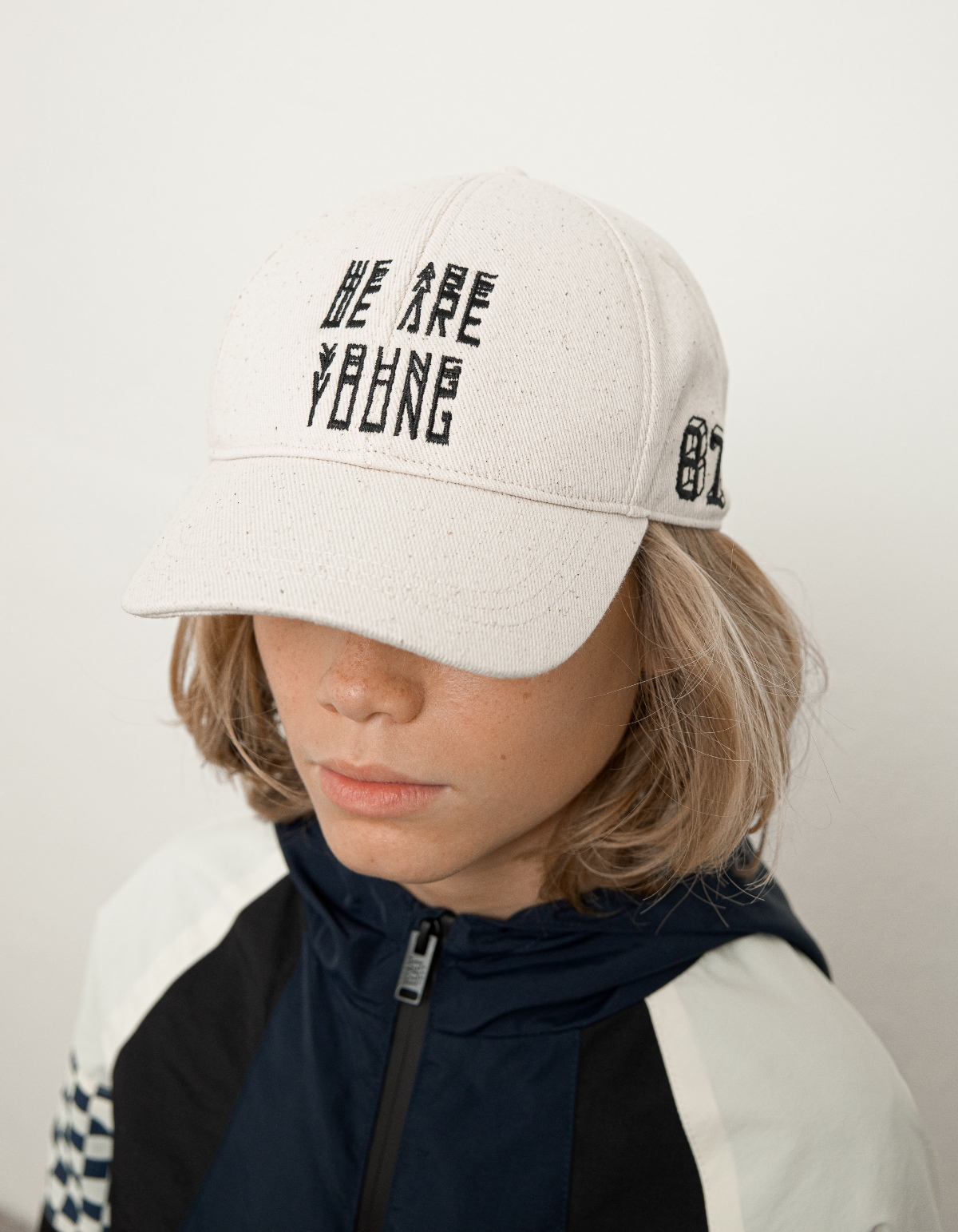 Boys’ beige cap with black embroidery